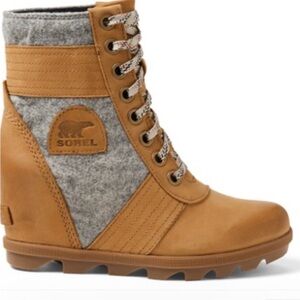 Sorel Lexie Wedge Boots Like New size 9